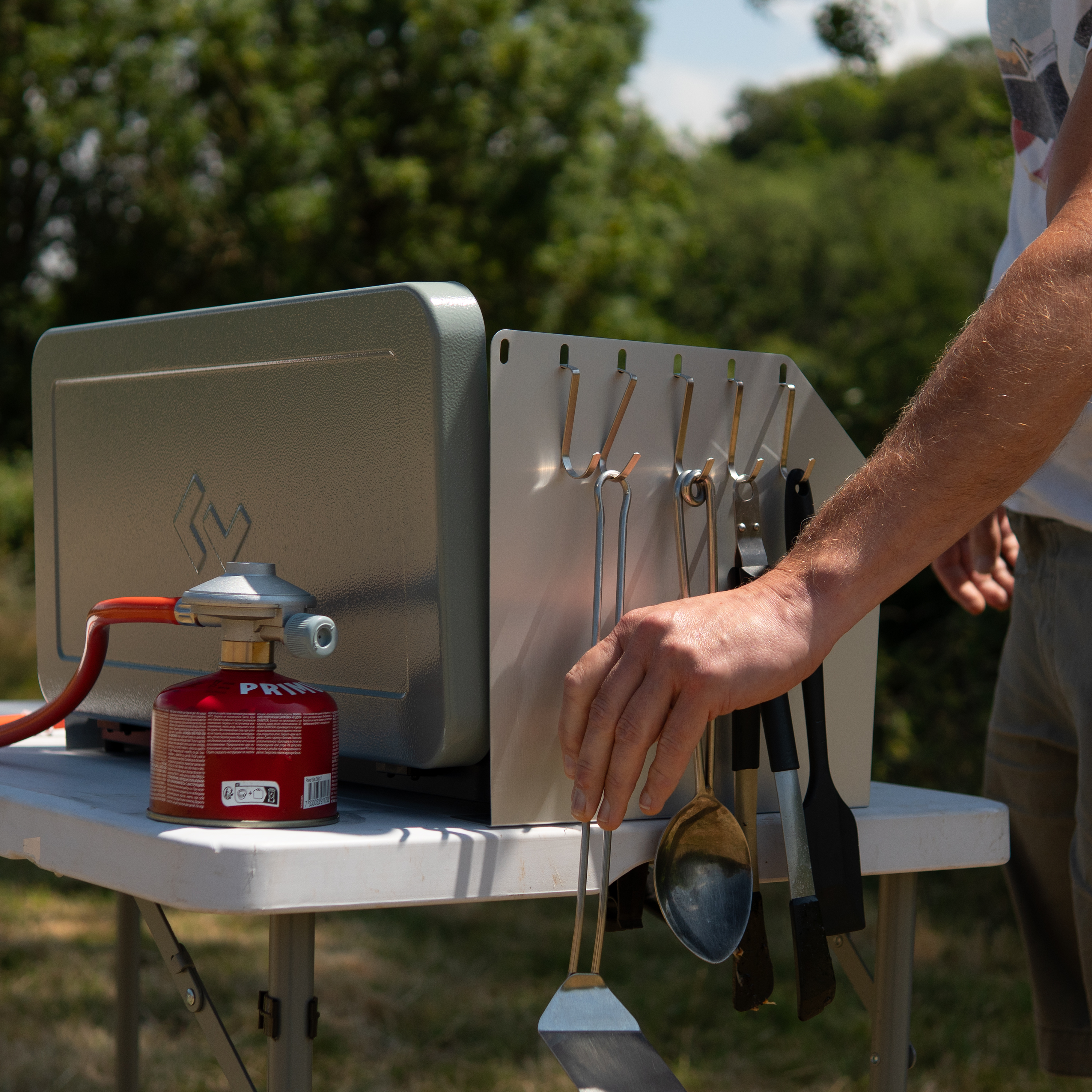Aluminium windshield for Cadac BBQ - fitted to grill